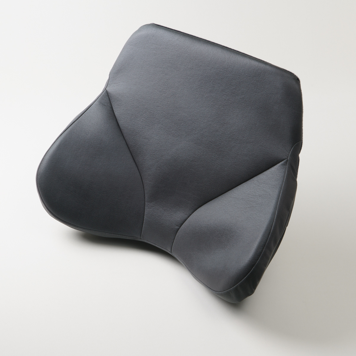 カーボングレー